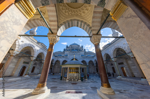 Obraz na płótnie Beyazit Mosque - 16th century Ottoman imperial mosque as seen from the Beyazıt Square (Freedom Square). w salonie