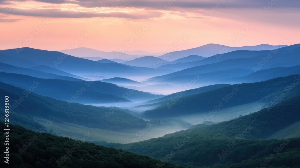 Obraz premium A mountain range at dusk, with the last rays of sunlight