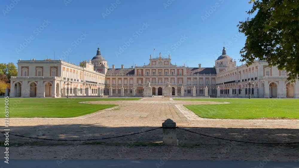 High-quality filming of the facade and main entrance of the magnificent Baroque-style Royal Palace of Aranjuez, where we appreciate its entrance and parade ground, with a blue sky background High-quality filming of the facade and main entrance of the magnificent Baroque-style Royal Palace of Aranjuez, where we appreciate its entrance and parade ground, with a blue sky background