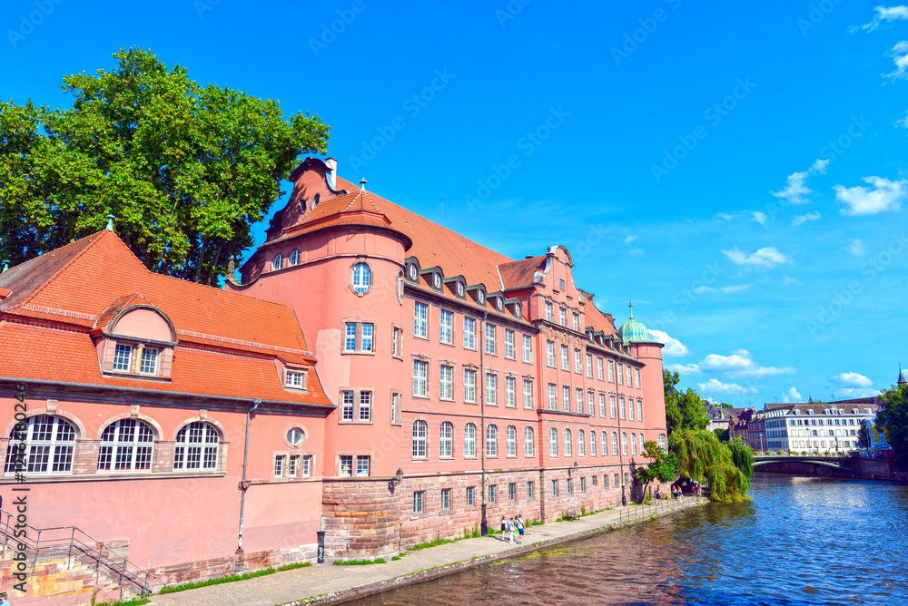 Fototapeta premium Die Thomasschule (École Saint-Thomas) in Straßburg