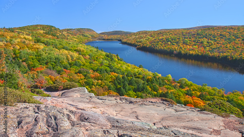 Obraz premium Autumn Colors Envelope the Porcupine Mountians