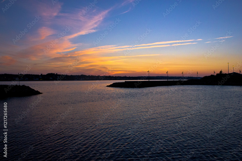 Naklejka premium Sunset over the Ocean