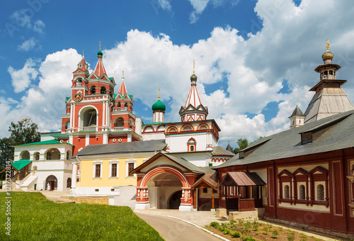 Obraz na płótnie The architectural ensemble of the Savvino-Storozhevsky monastery in Zvenigorod. Moscow region, Russia. w salonie
