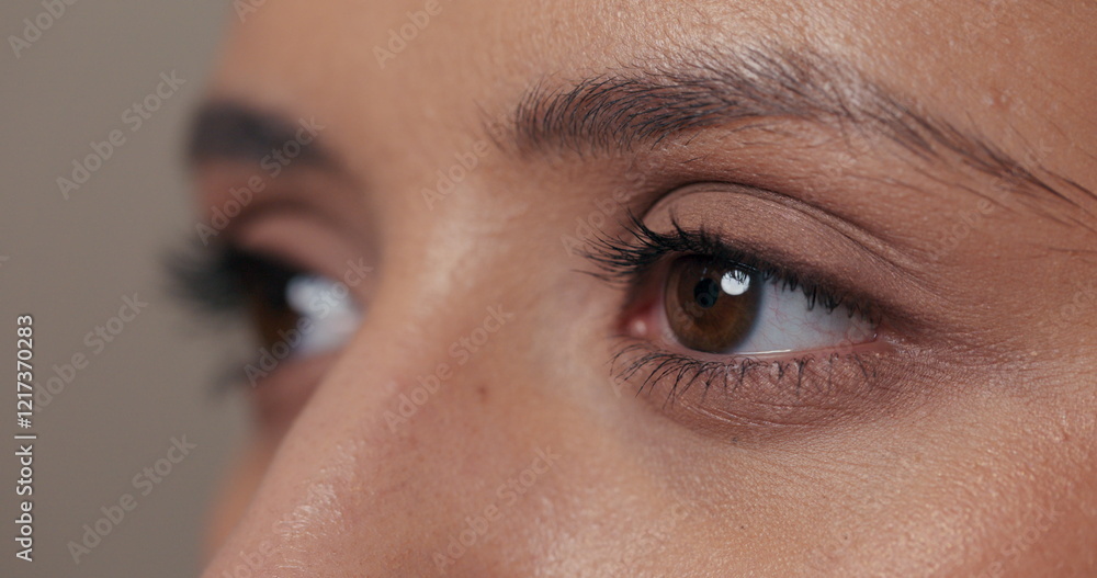 Fototapeta premium Quick video of a girl looking to the side, blinking with her beautiful dark brown eyes.