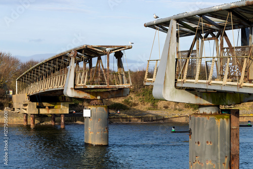 Tableau sur toile Retracted Pedestrian Bridge of Scottish Inventions to Abandoned Big Idea Museum