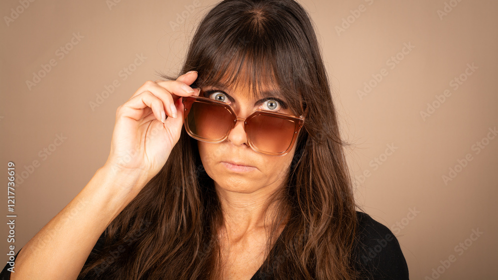 Naklejka premium Frau, Brille