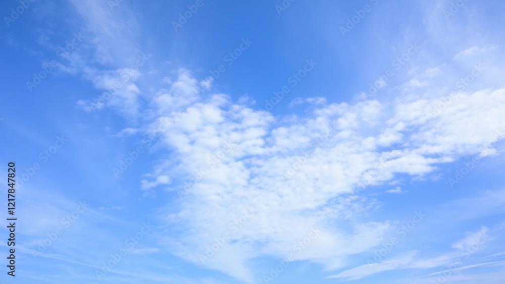 Fototapeta premium Serene Blue Sky with Wispy Clouds - Peaceful Nature Background