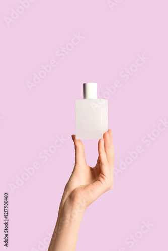 Hand holding blank white sq...