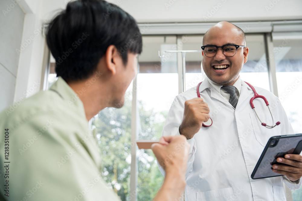 Fototapeta premium Doctors encourage patients recovery service. Doctors treat patients diseases. Life and health insurance. Advice to young man consulting about treatment