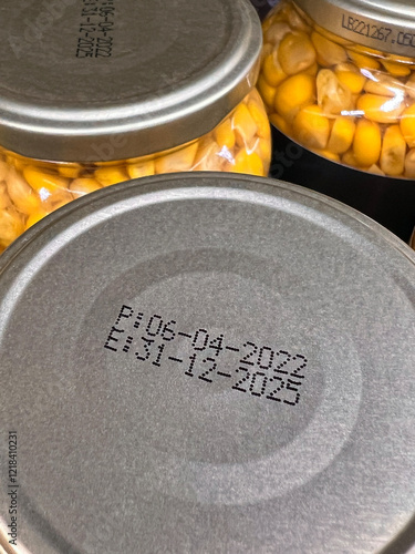 Obraz na plátně Closeup image of production and expiry dates on food product (kernel corn)