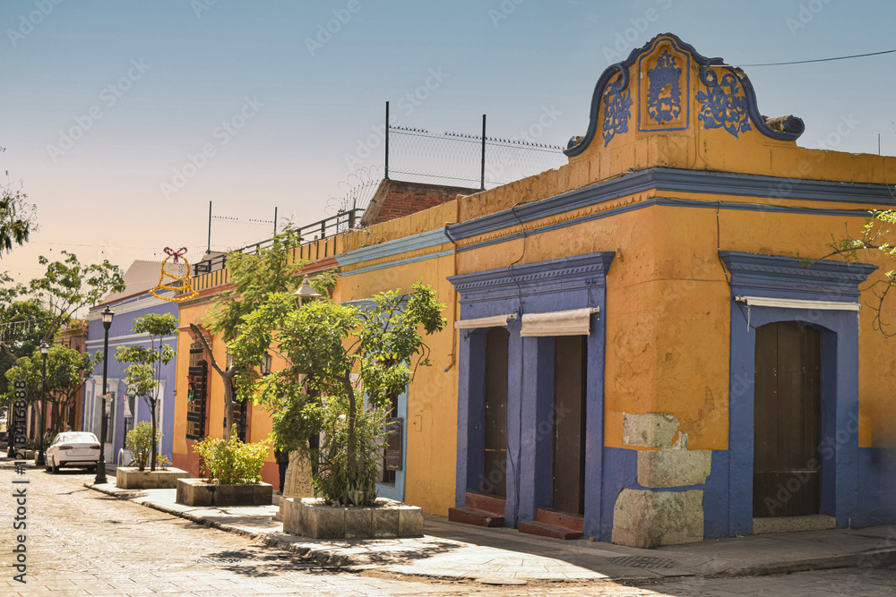 Obraz premium Colorful alleys in the historic center of Oaxaca city, Mexico.