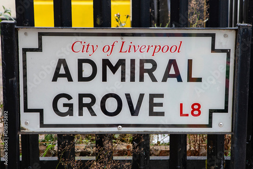 Foto Street Sign for Admiral Grove in Liverpool, UK