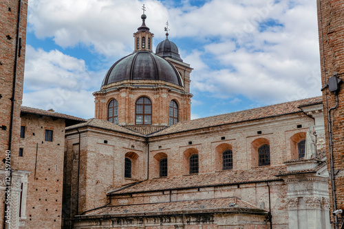 Obraz na płótnie The Ducale Palace, an iconic symbol of Urbino, highlights intricate brickwork and elegant domes. This architectural marvel reflects the city's rich history. Urbino, Marche, Italy w salonie
