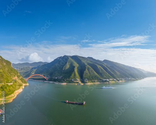 Obraz na płótnie Yangtze river landscape at the entrance of Wu gorge w salonie