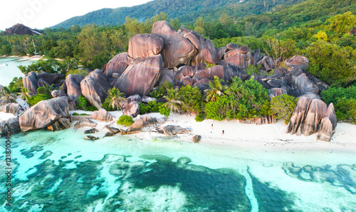 Foto exotic tropical beach Anse source d'argent on Seychelles island