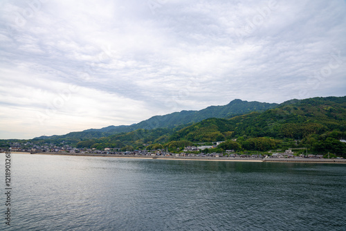 Wallpaper Mural 山口県柳井港から愛媛県三津浜行きのフェリーから景色、5月 Torontodigital.ca