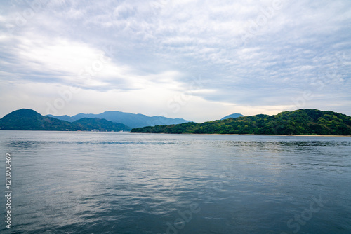 Obraz na płótnie 山口県柳井港から愛媛県三津浜行きのフェリーから景色、5月 w salonie