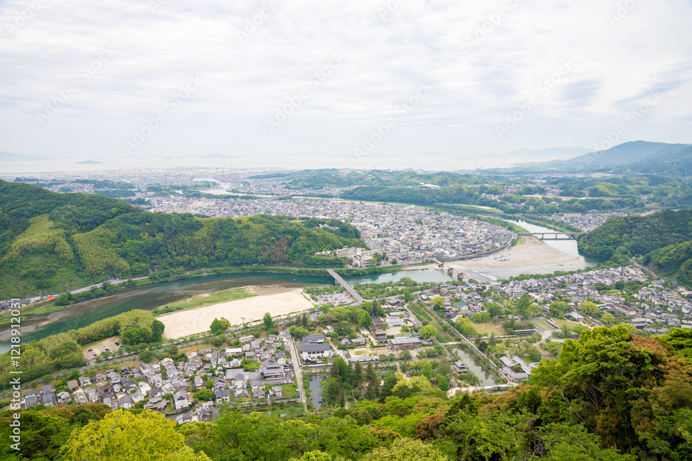 岩国の城下町、錦川の河岸、山口県、日本、5月