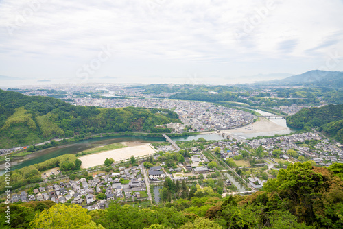 Obraz na płótnie 岩国の城下町、錦川の河岸、山口県、日本、5月 w salonie
