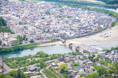 Obraz na płótnie 岩国の城下町、錦川の河岸、山口県、日本、5月 w salonie
