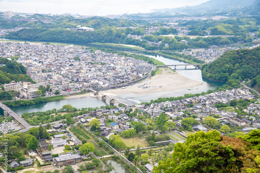 岩国の城下町、錦川の河岸、山口県、日本、5月