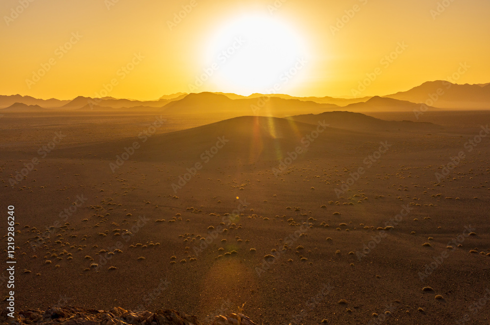 Sonnenuntergang in der afrikanischen Namib Wüste