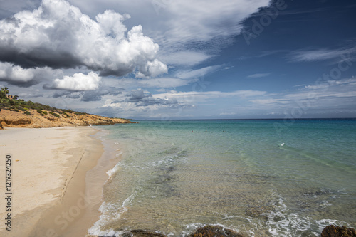 Obraz na płótnie The beautiful beach of Pinus with fine sand and blue and turquoise water and storm clouds on the horizon w salonie