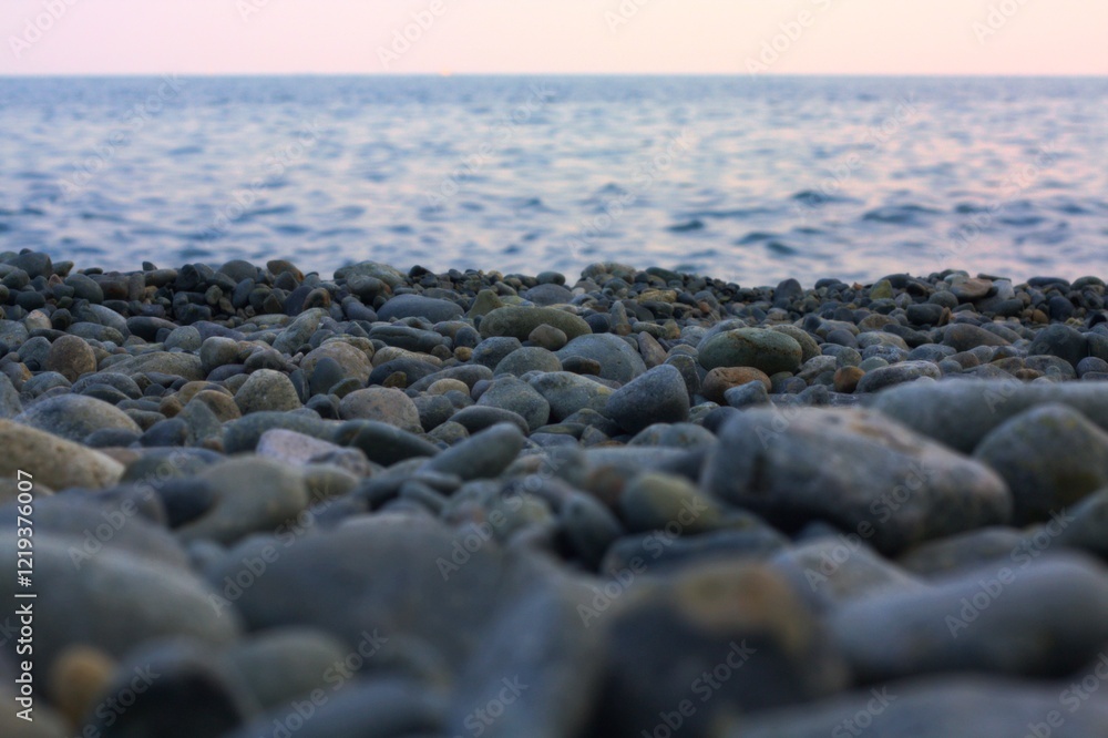 자갈밭 해변 (Pebble Beach at sunset)