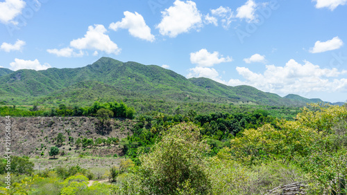 Paisajes montañosos verdes, Republica Dominicana