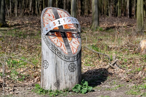 Obraz na płótnie Wooden and metal sundial in Porubsky lesopark forest in Ostrava w salonie