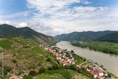 Obraz na płótnie Landscape of Spitz an der Donau town in Austria with Danube river w salonie