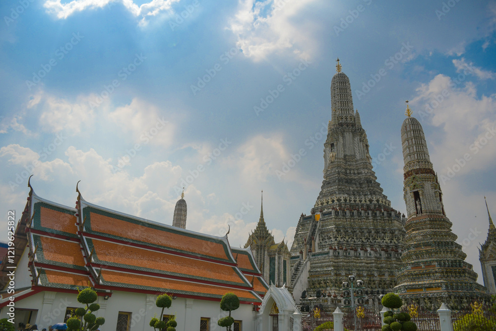 Fototapeta premium Wat Arun Ratchawararam a Buddhist temple in Bangkok Thailand