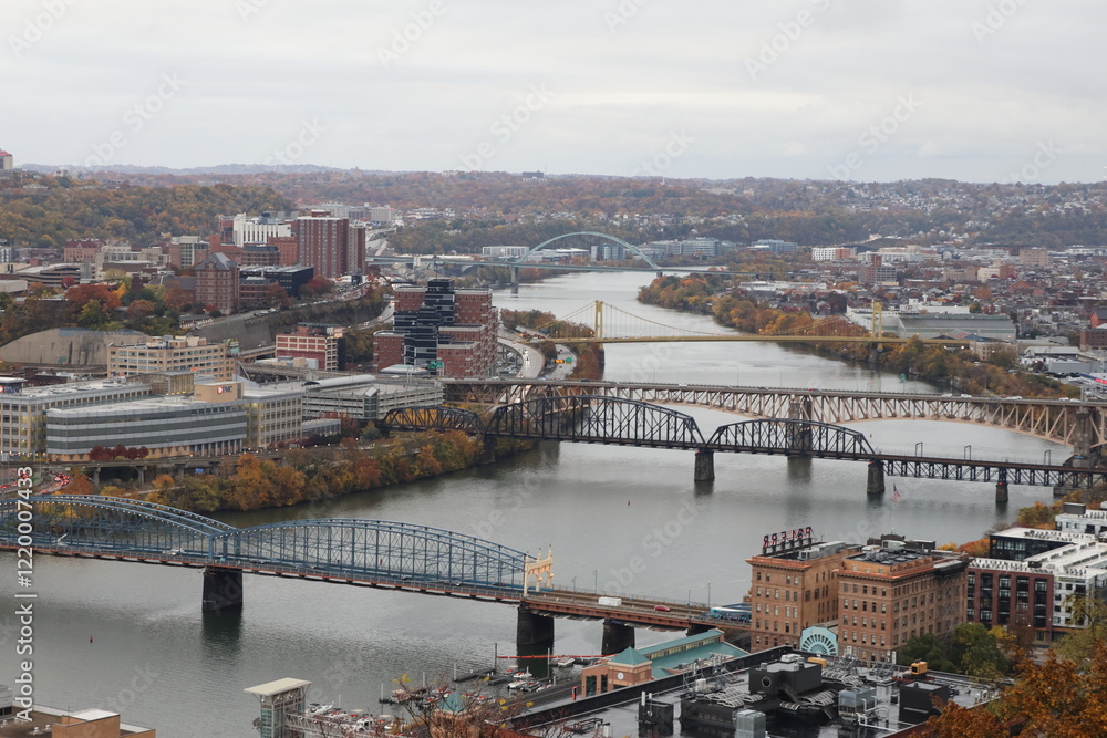 Obraz premium High level view of the city skyline from the river in downtown Pittsburgh, Pennsylvania during twilight.