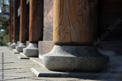 妙心寺　法堂の柱と礎石　京都市右京区花園