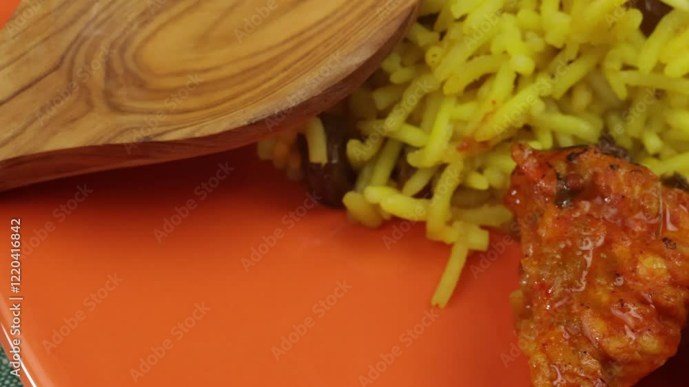 poulet biryani et riz aux raisins secs