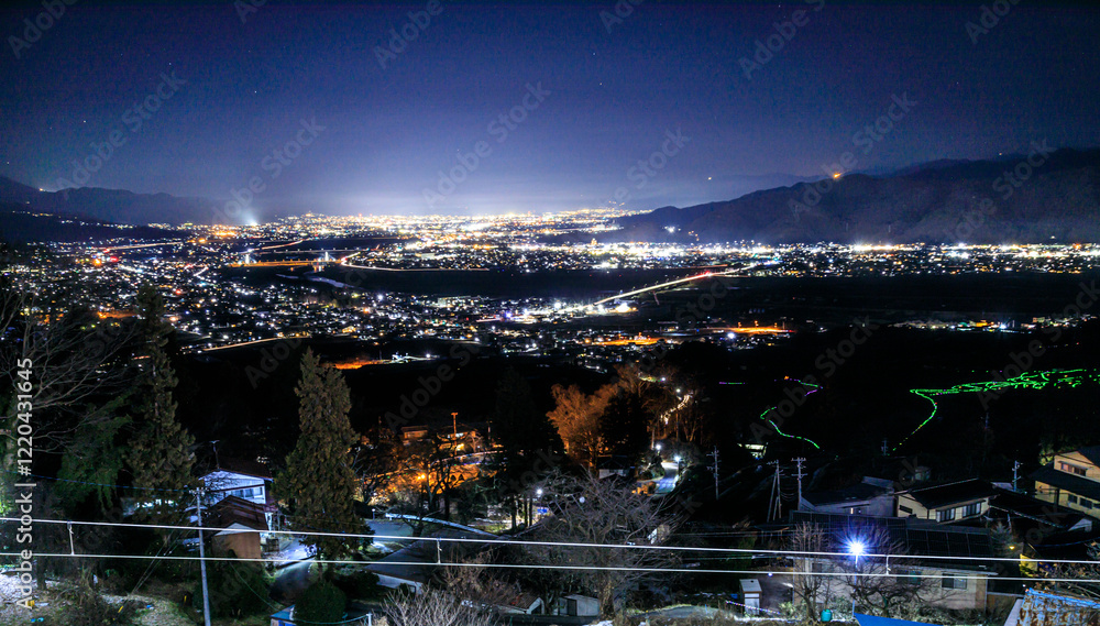 Fototapeta premium スイッチバックで有名なJR姨捨駅の冬の夜景
