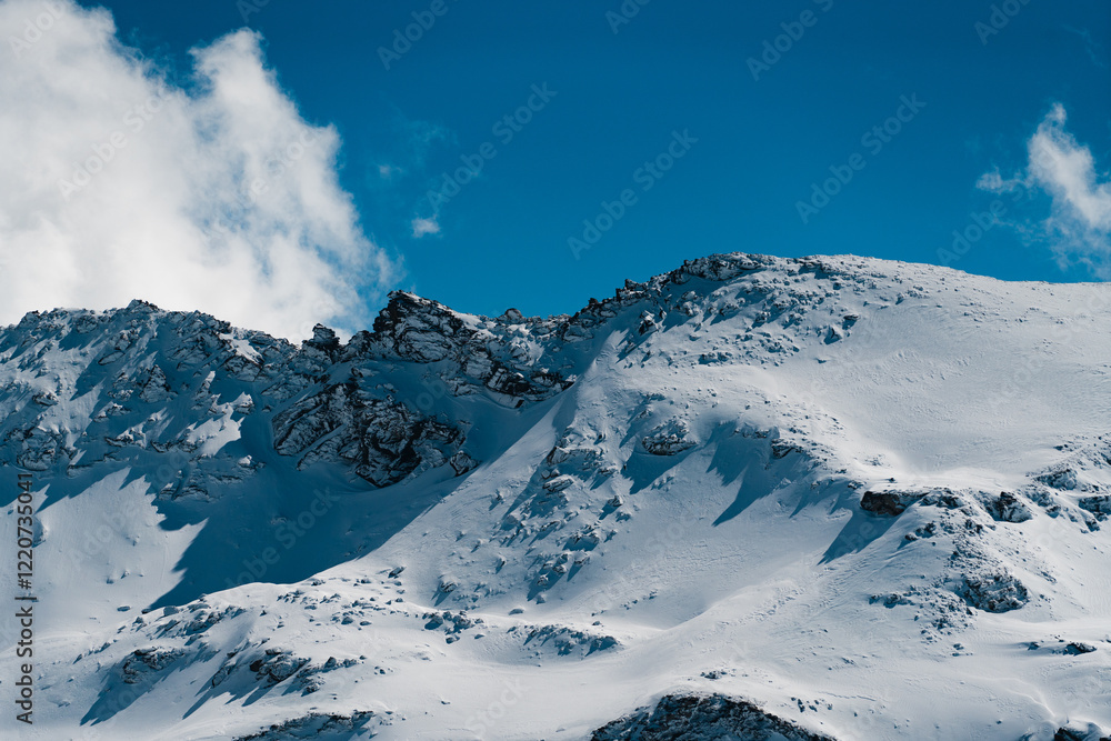 Obraz premium Montaña de Sierra nevada con nieve