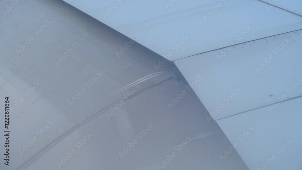 Observation of aircraft wing details during cruise flight over the ocean Observation of aircraft wing details during cruise flight over the ocean
