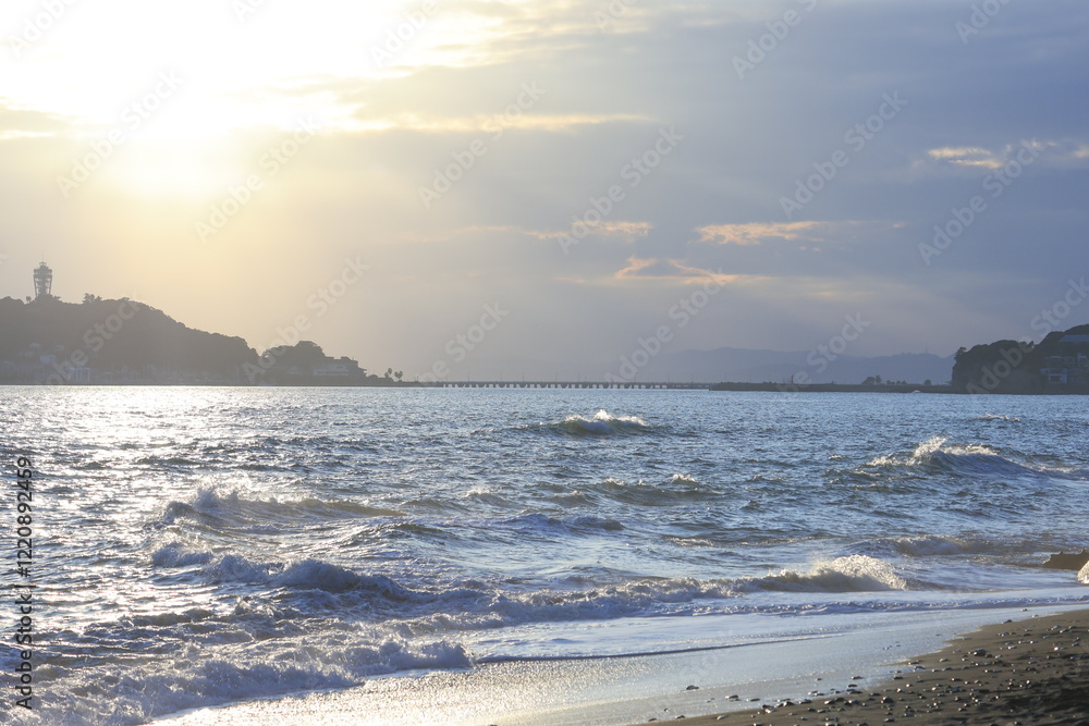 Obraz premium 秋の鎌倉・七里ヶ浜海岸の風景
