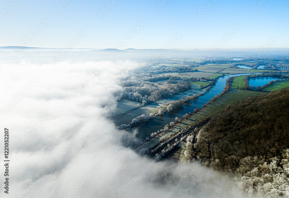 Land unter dem Nebel