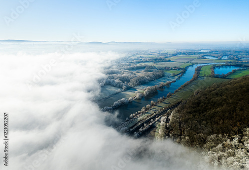 Obraz na płótnie Land unter dem Nebel w salonie