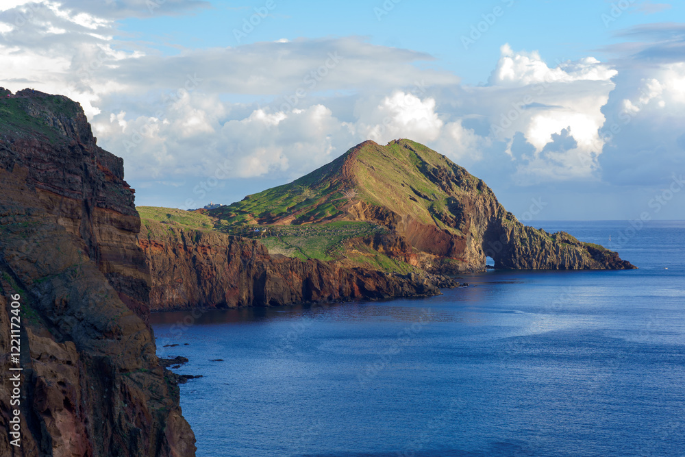 Naklejka premium Ponta de São Lourenço, a peninsula on the eastern tip of Madeira Island. Beautyful coastal landscape with rugged cliffs and view of the Atlantic Ocean.