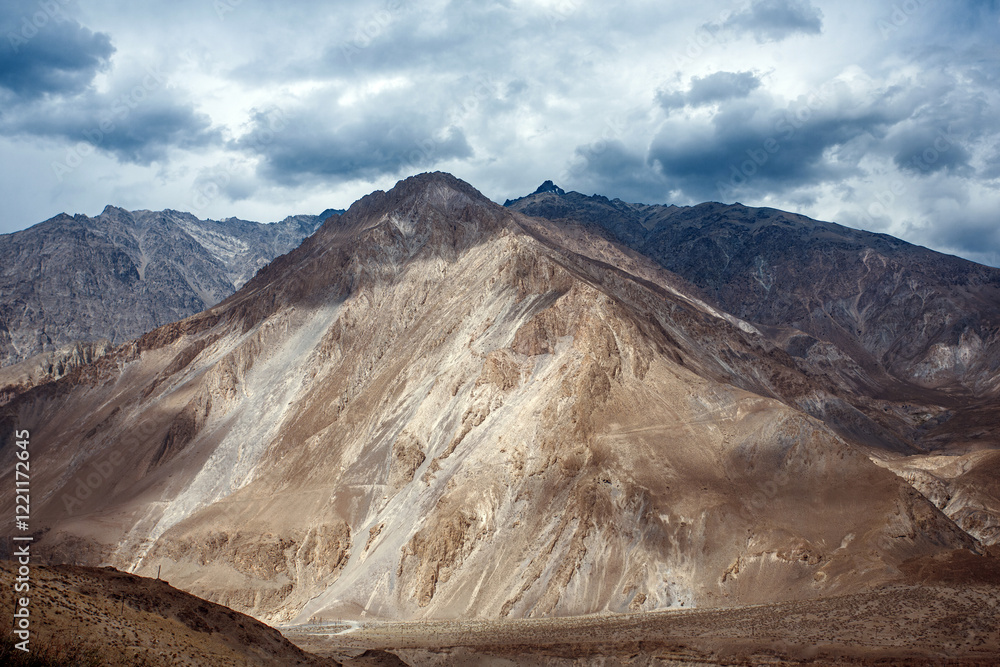 Fototapeta premium The mountains are covered in snow and the sky is cloudy