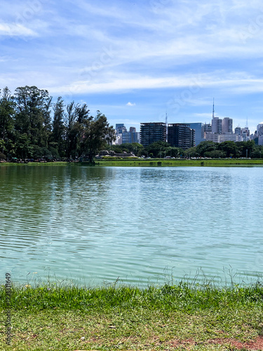 Lago do Parque Ibirapuera em dia ensolarado photo