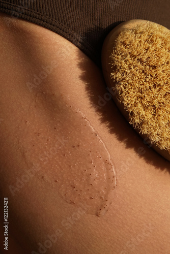 Foto Close-up of woman's body, legs with body scrub