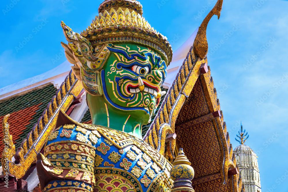 Fototapeta premium Scenic golden temple of Emerald Buddha Wat Phra Kaew in Bangkok, Thailand.