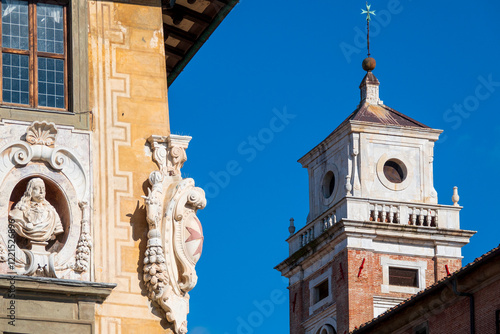 Obraz na płótnie Palazzo della Carovana with Bell Tower of Santo Stefano dei Cavalieri w salonie