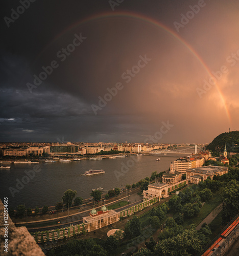 Obraz na płótnie Rainbow over the famous Chain Bridge in Budapest, Hungary w salonie