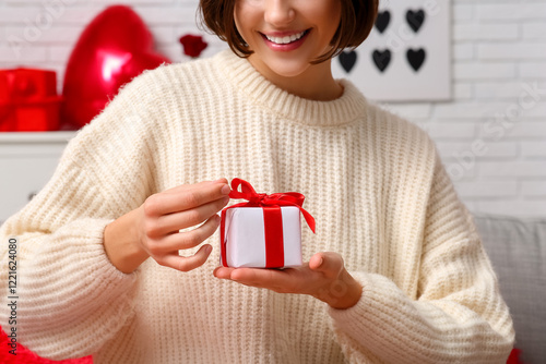 Young woman with gift box i...