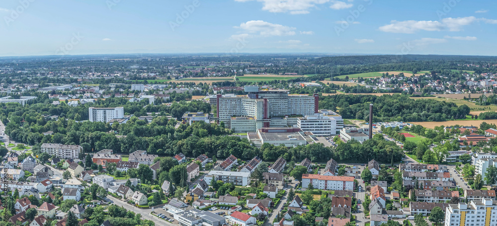 Die Stadt Neusäß im schwäbischen Kreis Augsburg im Luftbild, Blick zum Klinikum Augsburg Die Stadt Neusäß im schwäbischen Kreis Augsburg im Luftbild, Blick zum Klinikum Augsburg